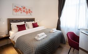 Design Park Residences Near Main Square- Stayflok